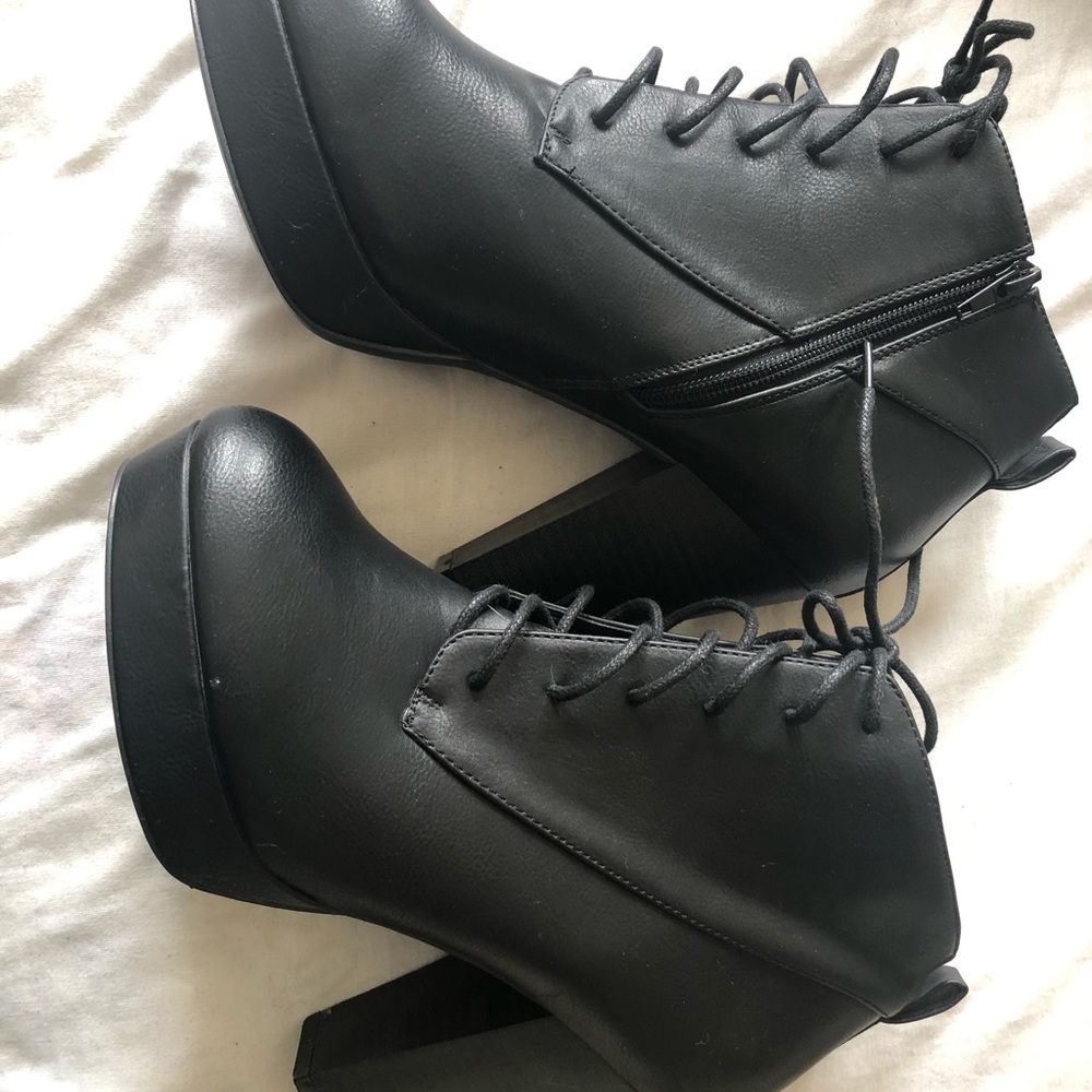 Heeled boots